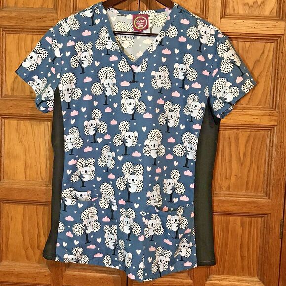 Divine Scrubs by JDM Uniforms Medium Blue Koala Bear Scrubs Pockets V-Neck Top - Picture 1 of 10